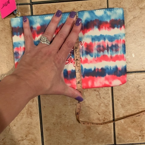 Betsey Johnson Tie Dyed "Dream Big" Wristlet NWT - Picture 7 of 7